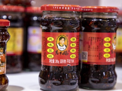 營收逼近歷史峰值，線上“慢熱”線下穩！老干媽：陶華碧從未離開公司