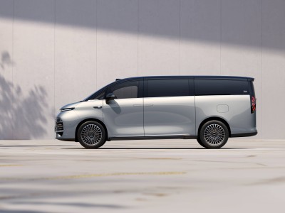 吉利銀河V900上市：AI全場(chǎng)景家庭旗艦MPV，續(xù)航1220km還有純金福利