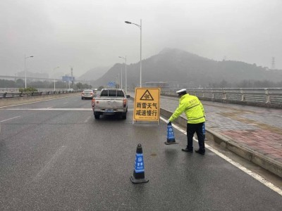 貴陽多地齊行動:抗凝凍保民生 守護群眾溫暖平安過冬路