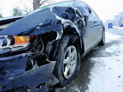 雪天行車安全密碼:雪地胎才是四驅車的“安全搭檔”,慢行是關鍵