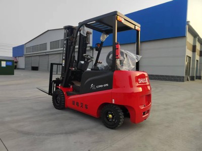 諾力小象新能源電動(dòng)叉車多型號(hào)可選,鋰電鉛酸雙配置,性能卓越適配多場(chǎng)景