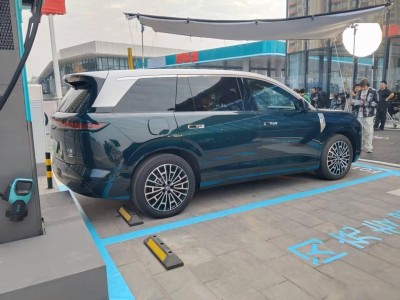 比亞迪唐9系無偽裝實(shí)車亮相,“大唐”或至,百公里加速4.9秒引期待