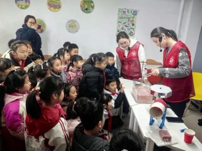 “螞蟻”科技館進社區 科普活動點燃孩子探索科學熱情