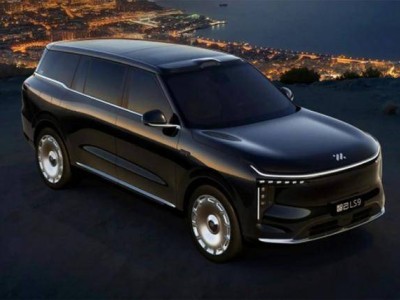 智己LS9 Hyper登場:三電機四驅加持,探照燈地暖打造豪華新體驗