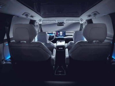 豐田新三排六座純電SUV內(nèi)飾曝光：大屏天幕加持 科技豪華感拉滿
