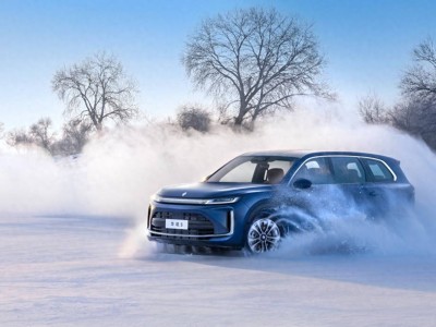 華為賦能科技旗艦華境S，滿員六座挑戰極寒冬測樹行業新標桿