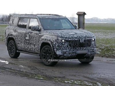 全新三菱帕杰羅路試諜照來襲：硬派設計+非承載車身+2.4T動力，2027年上市