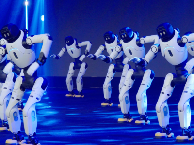 《機(jī)器人奇妙夜》全球首演:機(jī)器人秀絕活,共舞華爾茲創(chuàng)多項(xiàng)突破