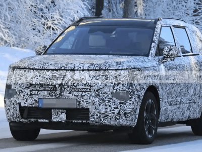 全新現(xiàn)代途勝路試諜照來襲！硬朗設(shè)計大改款，2026年下半年或?qū)Ⅲ@艷亮相