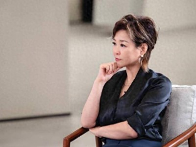 55歲李靜勇敢公開更年期經歷:停經不羞恥,展現女性真實力量