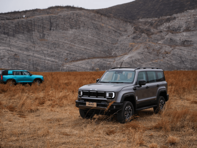 越野圈“實力派”BJ40燃油:硬核架構與貼心配置,或成探索新選擇