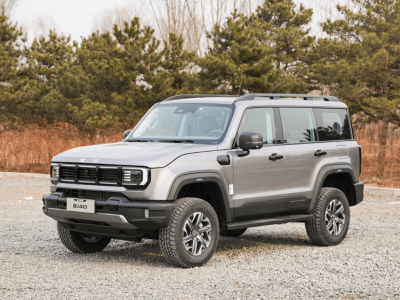 硬派越野新思路:BJ40燃油讓城市通勤與遠方探險實現溫柔“共舞”