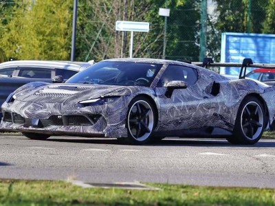 法拉利新跑車諜照來襲 大尾翼吸睛 或配純V6引擎亮相國際賽車節(jié)