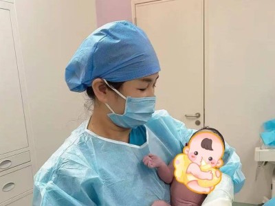 馬年新春至,“小駿馬”攜祥瑞降臨 醫護守護共譜生命贊歌