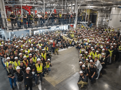 無方向盤無踏板！特斯拉Cybercab量產下線，21萬售價或顛覆出行方式