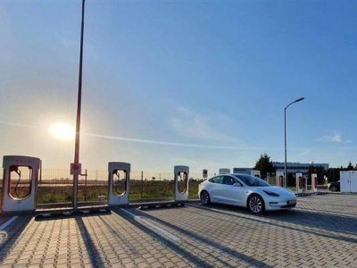 2026春節假期新能源汽車高速充電熱：日均1180萬度 同比增長超六成