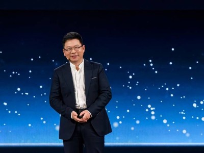 余承東駕尊界S800回安徽老家 樸素小院與豪車同框 網(wǎng)友：頂級大佬的底氣