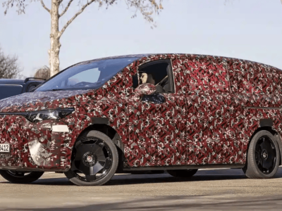 奔馳電動MPV新突破：3月10日首發，后輪轉向+800V平臺重塑豪華出行