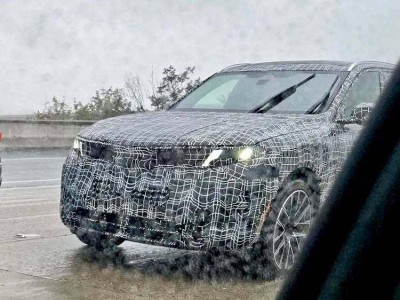 2027款寶馬X5 G65路測(cè)諜照流出：獨(dú)特“小翼”門把手，燃油動(dòng)力延續(xù)經(jīng)典