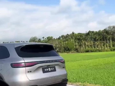 鴻蒙智行問(wèn)界M6銀色路試車亮相,增程純電雙選擇,春天發(fā)布引期待