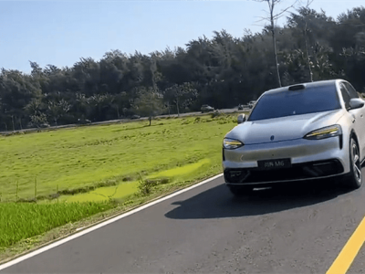 全新問界M6今春發(fā)布 銀色實(shí)車亮相 定位年輕家庭或成市場新寵