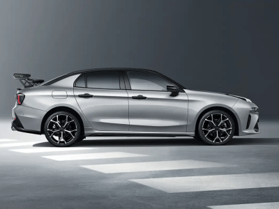 領(lǐng)克03大尾翼版官圖亮相 2026年上市 動(dòng)力強(qiáng)勁內(nèi)飾熾熱