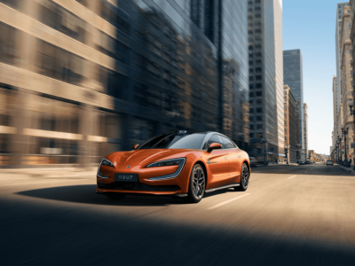 仰望2026款三車齊發：閃充賦能，運動越野行政三大場景全覆蓋