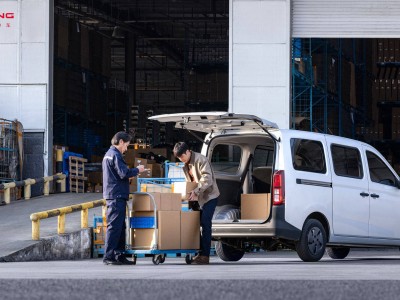 五菱榮光純電版:竹纖維內飾環保,碳化硅后驅高效,售價6.98萬元