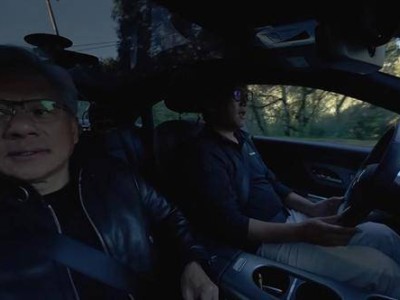 黃仁勛體驗英偉達Alpamayo：22分鐘零接管，暢行擁堵路段顯實力