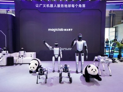 魔法原子AWE展風采：春晚機器人亮相，具身智能全場景應用加速落地