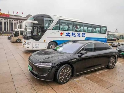 享界S9兩會“首秀”：零故障護航，國產高端車如何贏得國家級信任？
