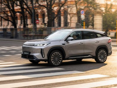 吉利銀河M7：動態穩定與沉浸氛圍雙加持，重塑電混SUV出行質感新體驗