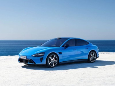 新小米SU7上市起售21.99萬！設計微調配置升級，智能座艙多屏聯動成亮點