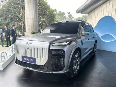 嵐圖泰山X8亮相！1.5T增程混動+華為智駕，2026上半年大型SUV新選擇