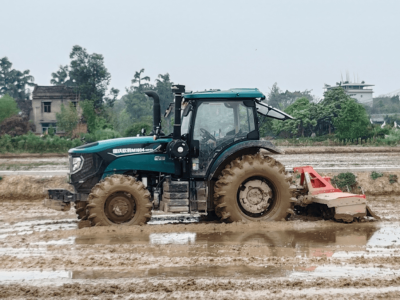北斗導(dǎo)航助力春耕!瀘縣玉蟾街道無人駕駛拖拉機高效作業(yè)成“新寵”