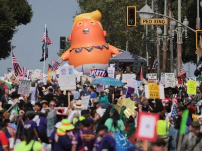 美國各地爆發反對特朗普的抗議活動 一半發生在共和黨票倉