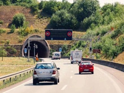 插混“沒電”≠油車！兩年虧電實測，混動優(yōu)勢在虧電時更顯真章