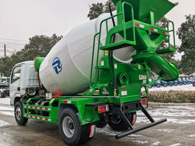 混凝土攪拌車選型攻略：山東瑞通技術可靠服務優，適配多場景施工需求