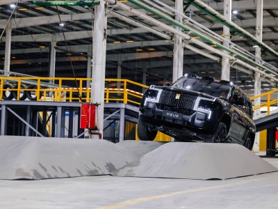 比亞迪綜合越野開發中心來襲!1:1復刻極限路況,室內開啟越野性能新篇章