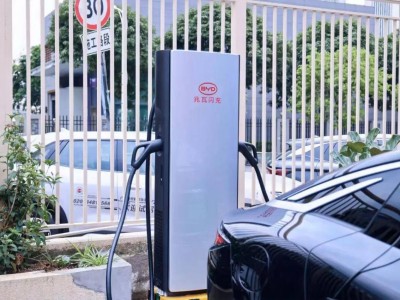 比亞迪開放免費閃充:重塑車圈補能格局,理想蔚來如何接招?