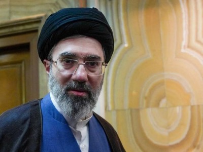 知情者透露伊朗最高領袖毀容腿受傷 但思維仍清晰