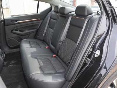 插電混動(dòng)汽車:加油與充電的便利性博弈,哪種方式更適合你?