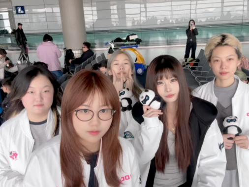 一群穿著禮服的女子
AI 生成的內容可能不正確。