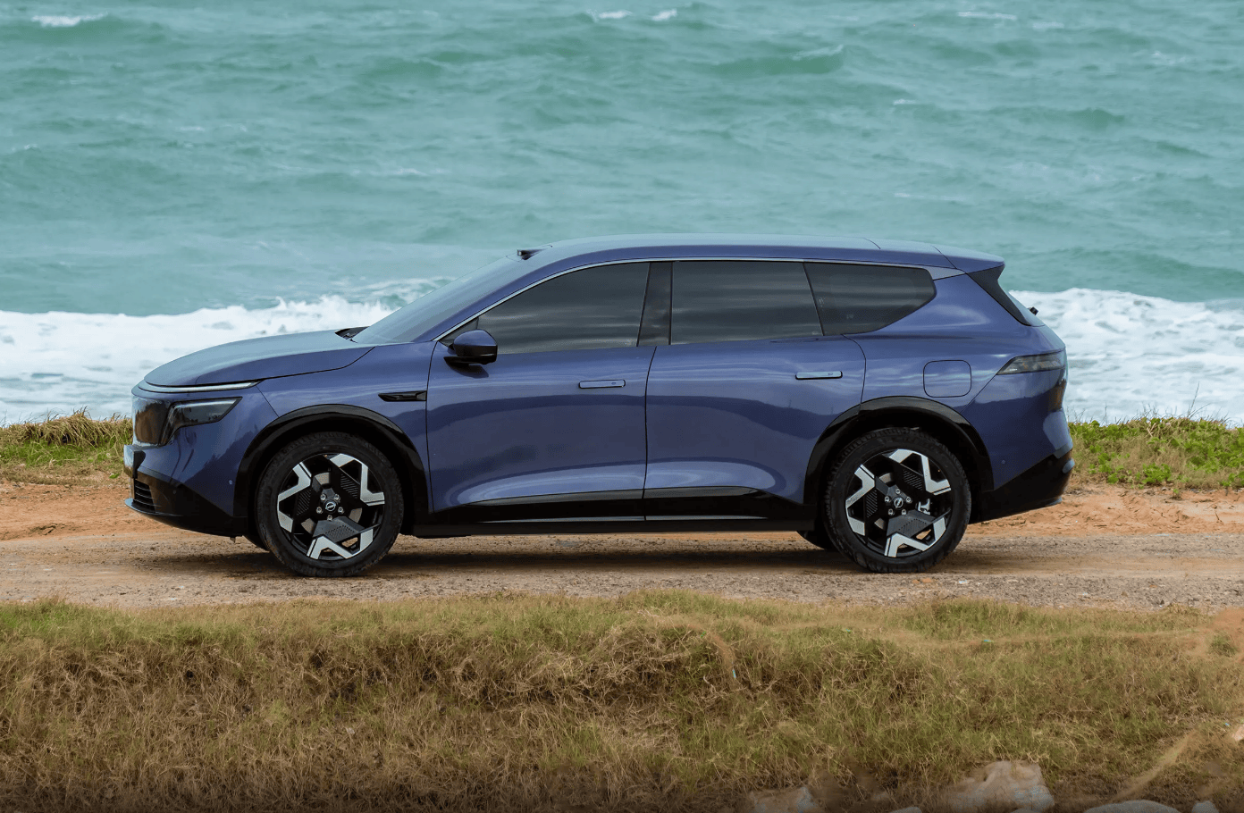 日產(chǎn)NX8車身側(cè)面