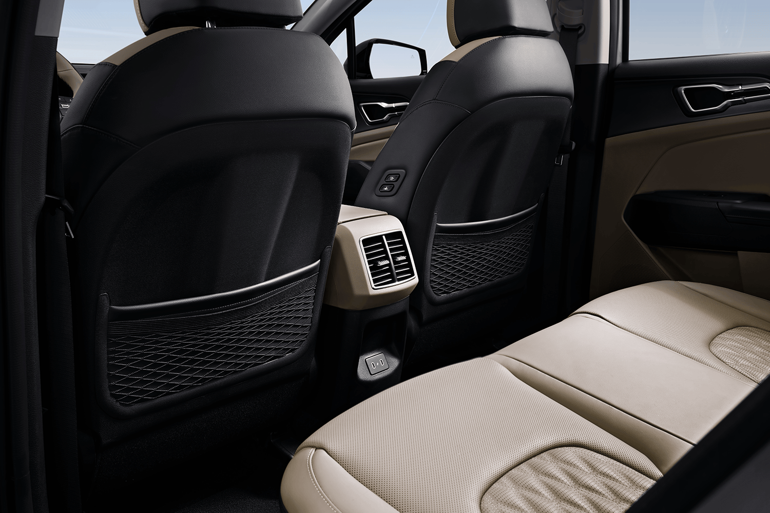 起亞新獅鉑拓界內飾圖