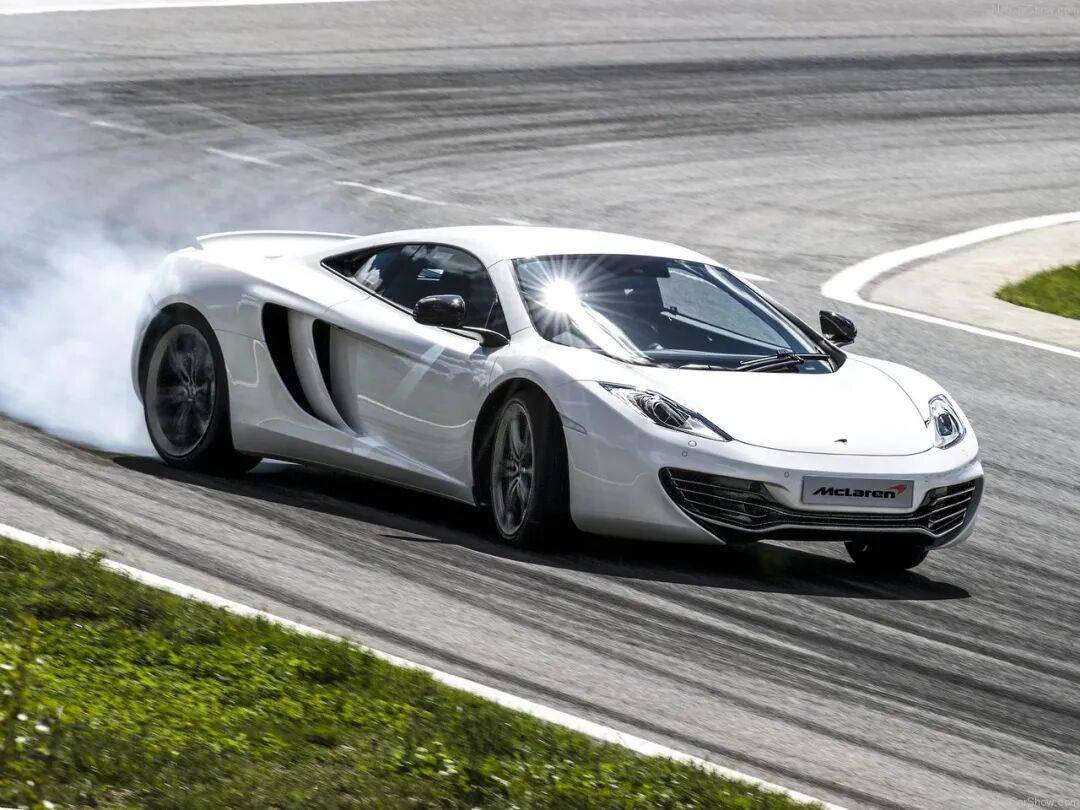 邁凱倫MP4-12C內飾