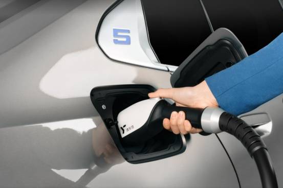 逸安啟超充設備